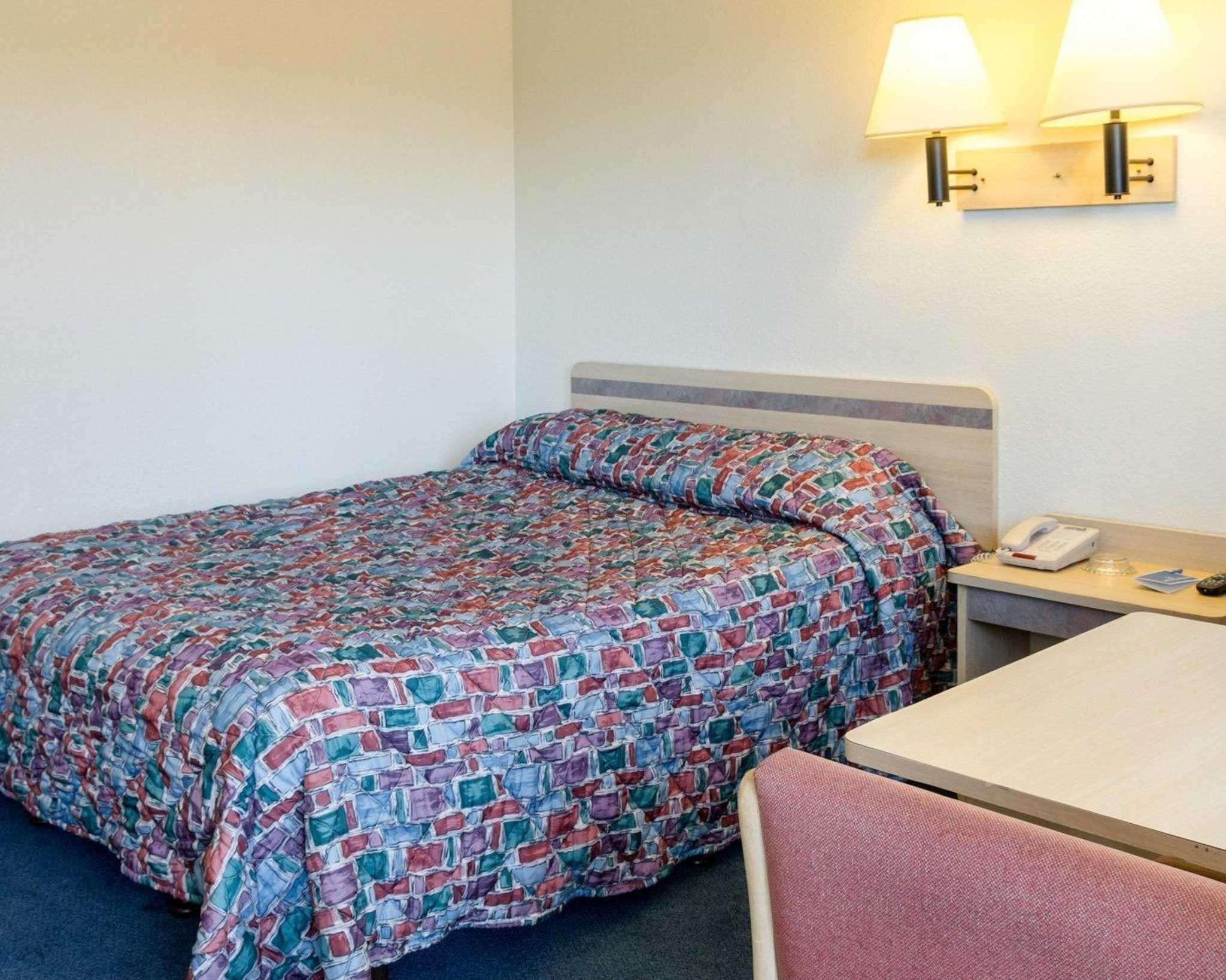 Rodeway Inn Columbus Eksteriør billede